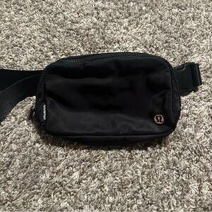 lululemon athletica Everywhere Belt Bag